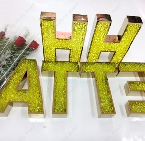 CHỮ NỔI ĐÍNH ĐÁ